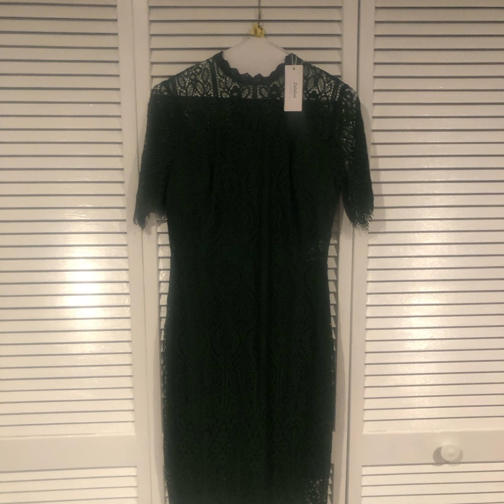 BEAUTIFUL FEMININE LACE DRESS